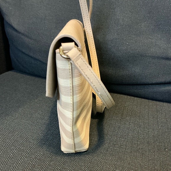Kate Spade striped crossbody - Story book lining - Picture 3 of 8
